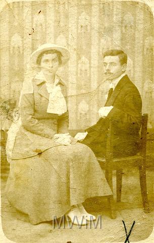 KKE 091.jpg - Adam Orzechowski ze swoją pierwszą żoną, Berezno, 1919 r.